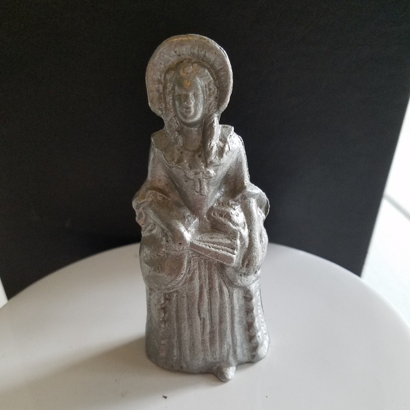 Other - Victorian Lady in metal mold figurine